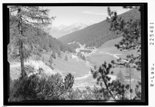 [Axamer Lizum gegen Erlspitze und Solstein / Tirol]