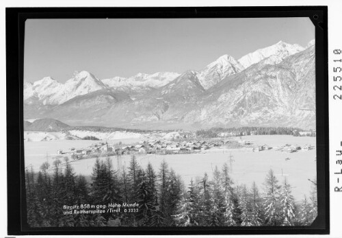 Birgitz 858 m gegen Hohe Munde und Reitherspitze / Tirol