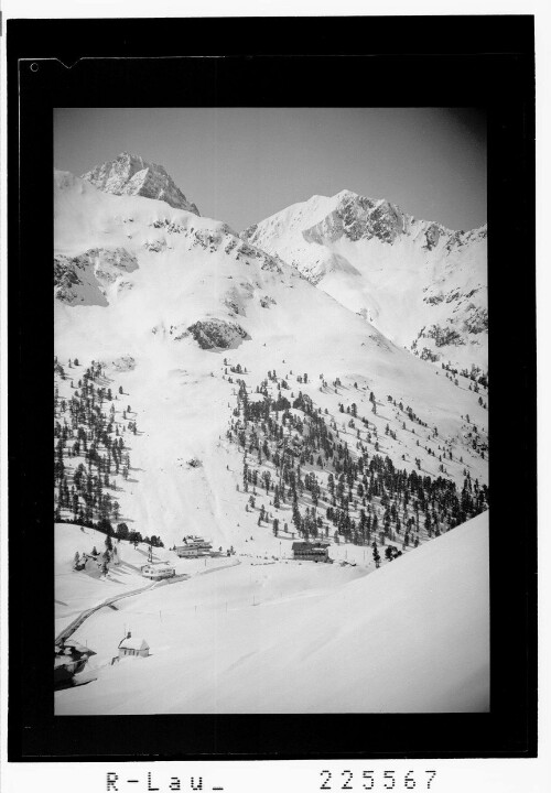 [Kühtai / Dortmunder Hütte mit Blick zum Acherkogel und Hinteren Karlesspitze / Tirol]