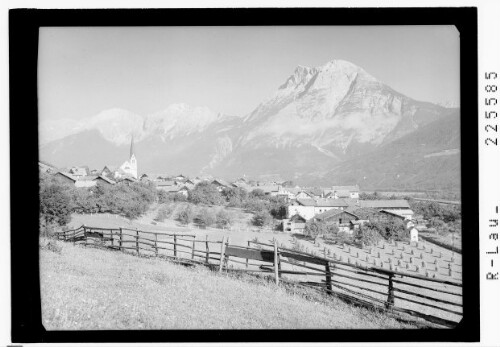 [Flaurling gegen Mieminger Gebirge mit Hochplattig und Hohe Munde / Tirol]