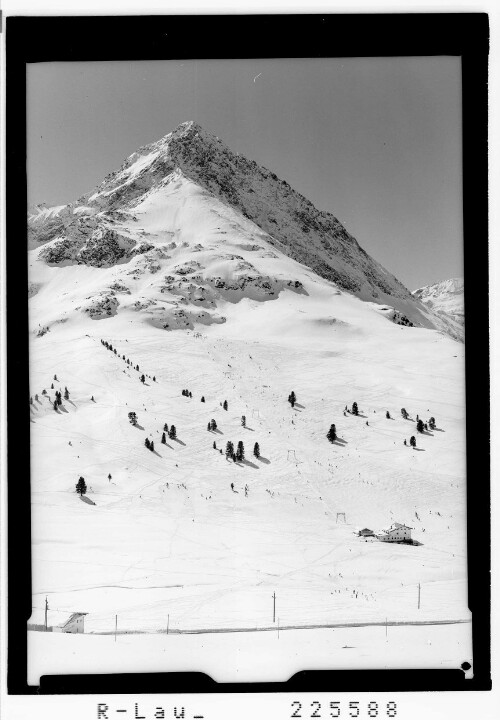 [Schlepplift im Kühtai gegen Zwölferkogel / Tirol]