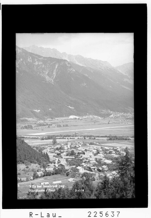 Völs bei Innsbruck gegen Nordkette / Tirol