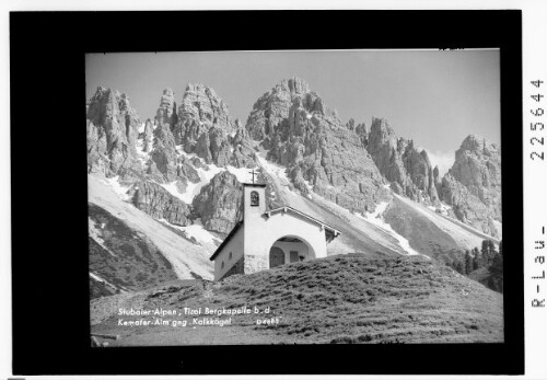 Stubaier Alpen / Tirol / Bergkapelle bei der Kemater Alm gegen Kalkkögel