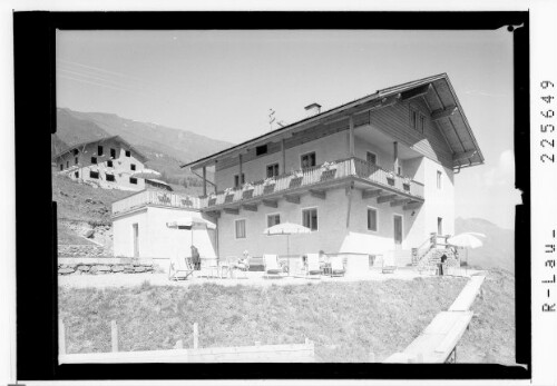 [Haus Gletscherblick in Praxmar im Lüsenstal gegen Hohe Wand / Tirol]