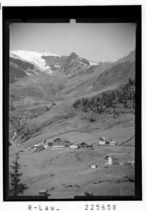 [Praxmar im Lüsenstal gegen Zischgelesspitze / Tirol]