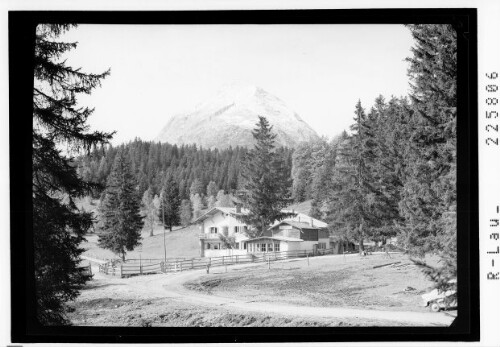 [Ferienheim Wildmoos mit Jausenstation in der Lentschenau gegen Hohe Munde / Tirol]