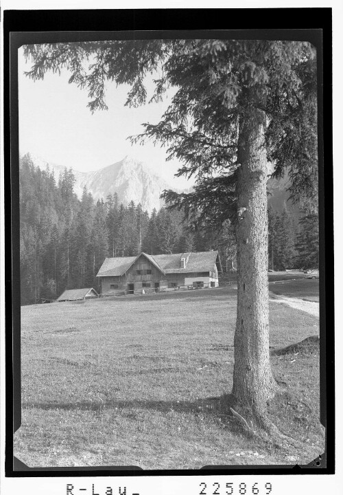 [Möslalm im Samertal gegen Sattelspitze / Tirol]