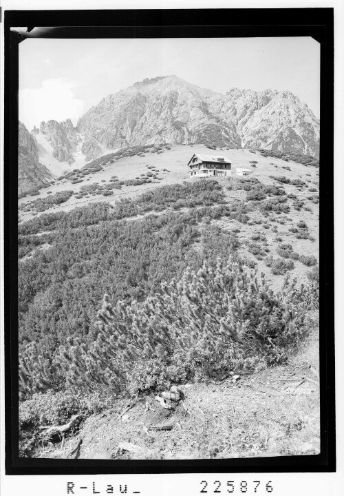 [Solsteinhaus gegen Erlspitze / Tirol]