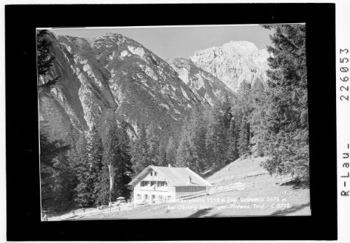 Lehnberghütte 1553 m gegen Grünstein 2676 m bei Obsteig am Mieminger Plateau / Tirol