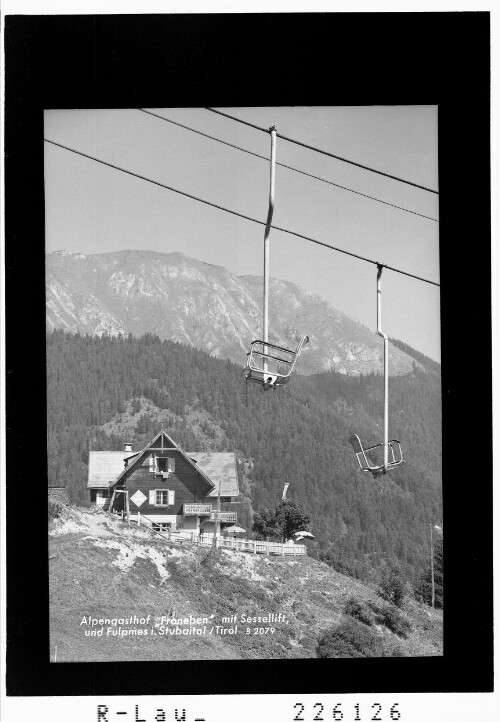 Alpengasthof Frohneben mit Sessellift und Fulpmes im Stubaital / Tirol : [Gasthaus Froneben ob Fulpmes gegen Jochkreuz]