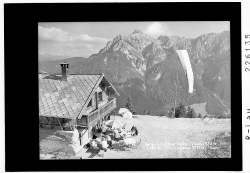 Berggasthof Galtalm bei Fulpmes 935 m im Stubaital gegen Serles 2917 m