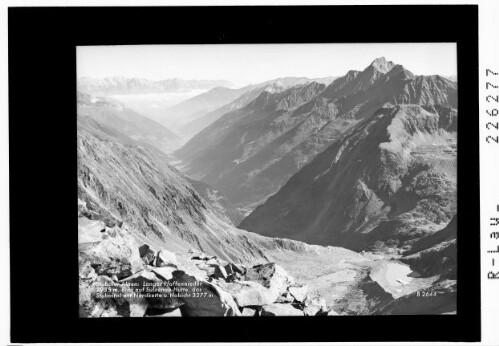 Stubaier Alpen / Langer Pfaffennieder 2935 m mit Blick auf Sulzenau Hütte - das Stubaital mit Nordkette und Habicht 3277 m