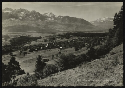 Düns mit Rätikon und Säntisgruppe