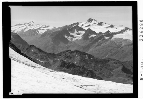 [Blick vom Pfaffenjoch zur Weisskugel und zu Wildspitze / Tirol]