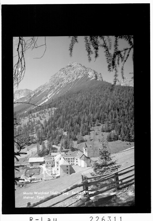 Maria Waldrast 1641 m gegen Serles 2719 m / Matrei am Brenner / Tirol
