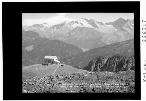 Padasterjoch Haus 2218 m gegen Riffler 3228 m - Olperer 3480 m - Fußstein 3381 m und Schrammacher 3416 m / Gschnitztal / Tirol