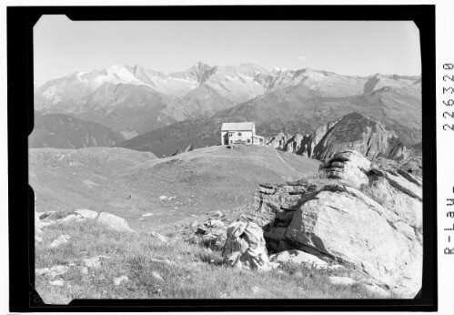 [Padasterjoch Haus gegen Olperer und Hochfeiler / Tirol]