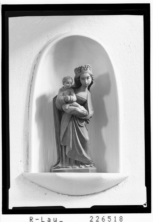 [Telfes im Stubaital / Marienstatue im Stiegenhaus des Gasthofes Leitgeb]