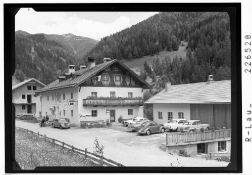 [Gasthof Jenewein in Navis gegen Kreuzjöchl / Tirol]