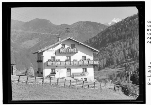 [Fremdenheim Bründl Hof bei Trins im Gschnitztal gegen Olperer / Tirol]