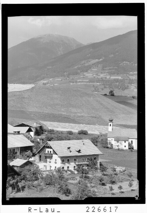 [Landhaus Obojes in Mützens bei Matrei am Brenner gegen Patscherkofel / Tirol]