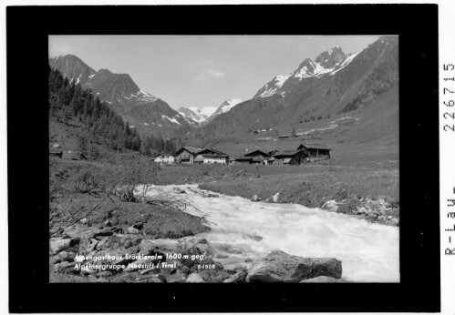 Alpengasthaus Stöckleralm 1600 m gegen Alpeinergruppe / Neustift / Tirol : [Stöckleralm im Oberbergtal gegen Alpeinerkamm mit Berglasferner]