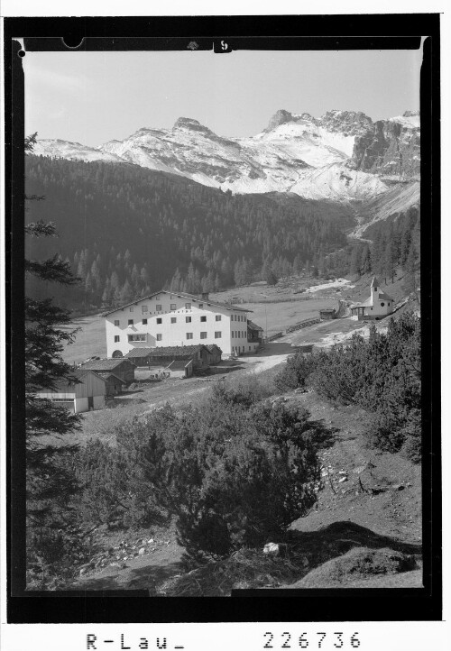 [Schlicker Alm gegen Kleinen- und Hohen Burgstall / Tirol]