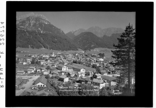 Fulpmes 935 m gegen Ampferstein 2525 m / Stubaital / Tirol