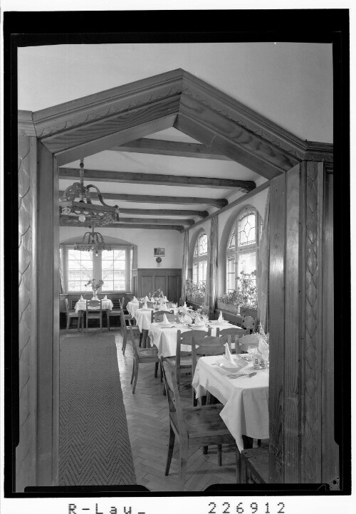 [Speisesaal im Berghotel Fritznerhof / Fritzens im Unterinntal / Tirol]