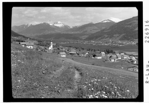 [Baumkirchen im Unterinntal gegen Kellerjoch und Gilfert]