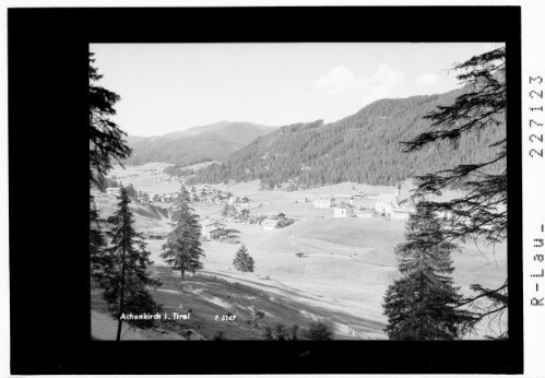 Achenkirch in Tirol : [Achenkirch im Achental gegen Blauberg]