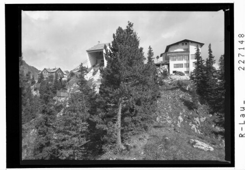 [Bergstation der Rofanbahn mit Erfurter Hütte und Berghaus Rofan / Tirol]