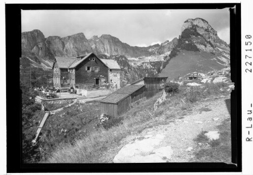 [Erfurter Hütte gegen Dalfazer Kamm und Gschöllkopf / Rofangruppe / Tirol]