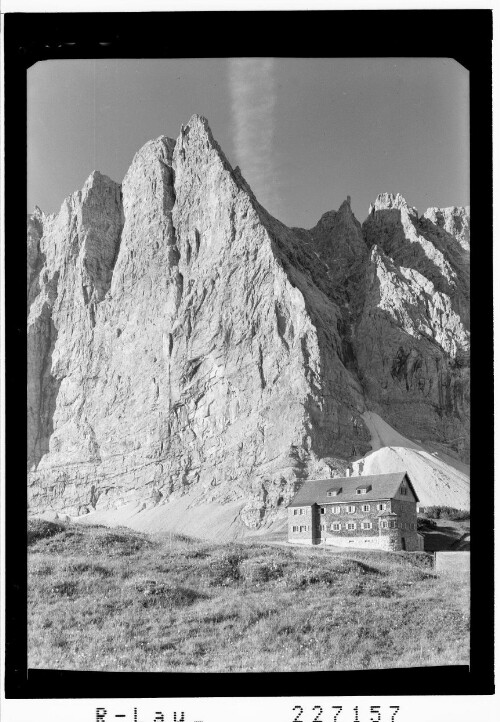 [Falkenhütte am Spielissjoch gegen Lakidererspitze und Bockkarspitze / Tirol]