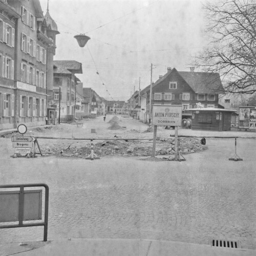 Dorbirn Hatlerdorf, Straßenbau Hatlerstraße beim Kiosk vor der Pfarrkirche