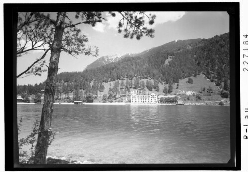 [Hotel Scholastika am Achensee gegen Unnutz / Tirol]