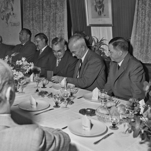 Lochau, Auszeichnung von Bürgermeister Michael Mangold mit der Julius-Raab-Medaille im Gasthaus Mangold