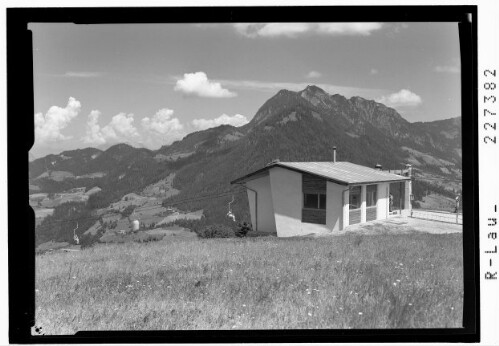 [Reith im Alpbachtal / Bergstation der Reitherkogelbahn gegen Gratlspitze / Tirol]