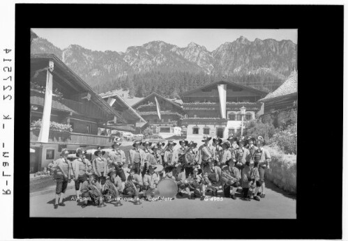 Alpbach / Tirol / Musikkapelle am Dorfplatz