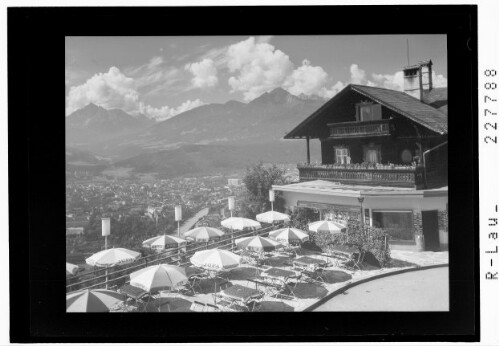 [Blick von der Hungerburg auf Innsbruck mit Serles und Nockspitze / Tirol]