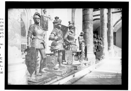 Erzstandbilder in der Innsbrucker Hofkirche / 2. Rechtsgruppe