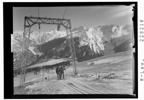 [Schlepplift am Sattelberg ob Gies am Brenner mit Blick in die Tuxer Alpen und zum Olpererkamm / Tirol]