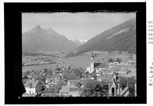 [Fulpmes im Stubaital gegen Habicht und Zuckerhütl / Tirol]