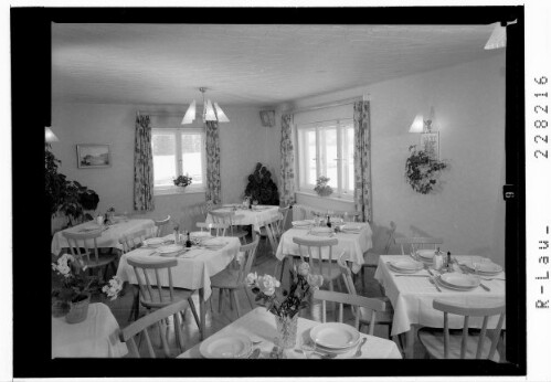 [Speisezimmer in der Pension Kirchdach bei Gschnitz im Gschnitztal / Tirol]