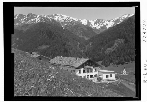 [Navis - Tirol / Alpenhaus Eppensteiner gegen Kreuzjöchl und Hohe Warte]