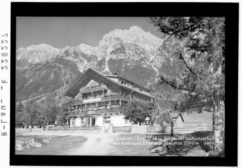 Gschnitz in Tirol 1242 m / Berhotel Gschnitzerhof mit Kalkwand 2464 m und Ilmspitze 2690 m