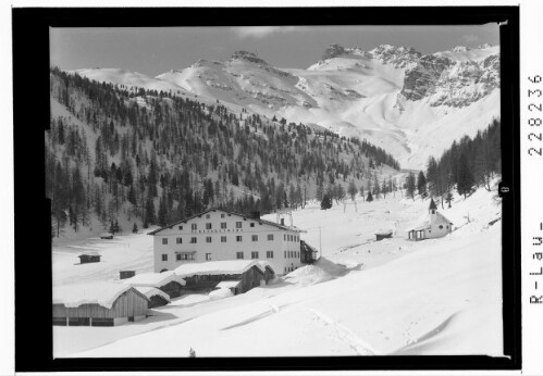 [Schlicker Alm / Alpengasthof Schlickeralm gegen Burgstall / Tirol]