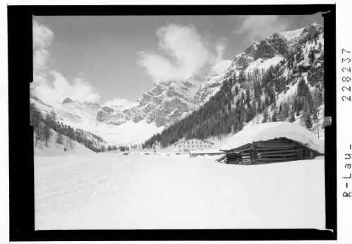 [Schlicker Alm gegen Burgstall und Kalkkögel mit Schlicker Seespitze / Tirol]