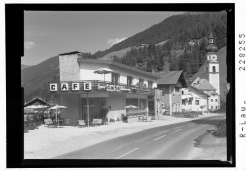 [Cafe Hofmann mit Pfarrkirche in Gries am Brenner / Tirol]