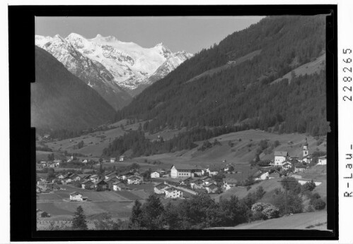 [Fulpmes im Stubaital gegen Zuckerhütl / Tirol]